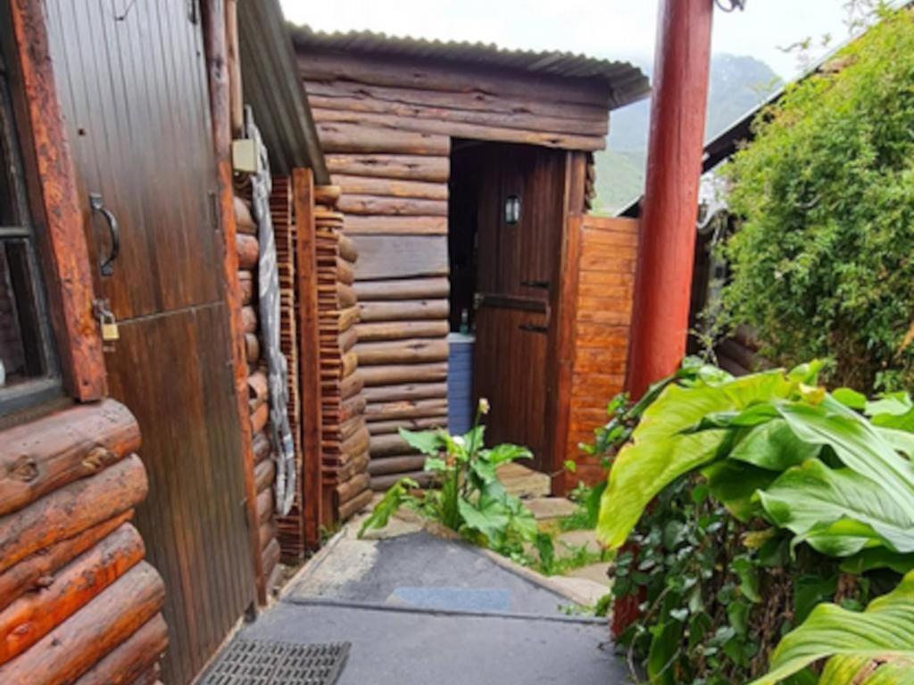 Tsitsikamma Wolf Sanctuary Eco Cabins & Teepees Stormsrivier Szoba fotó